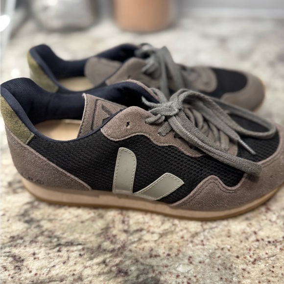 Veja Women's Gray and Black V-Logo Sneakers - Picture 2 of 5